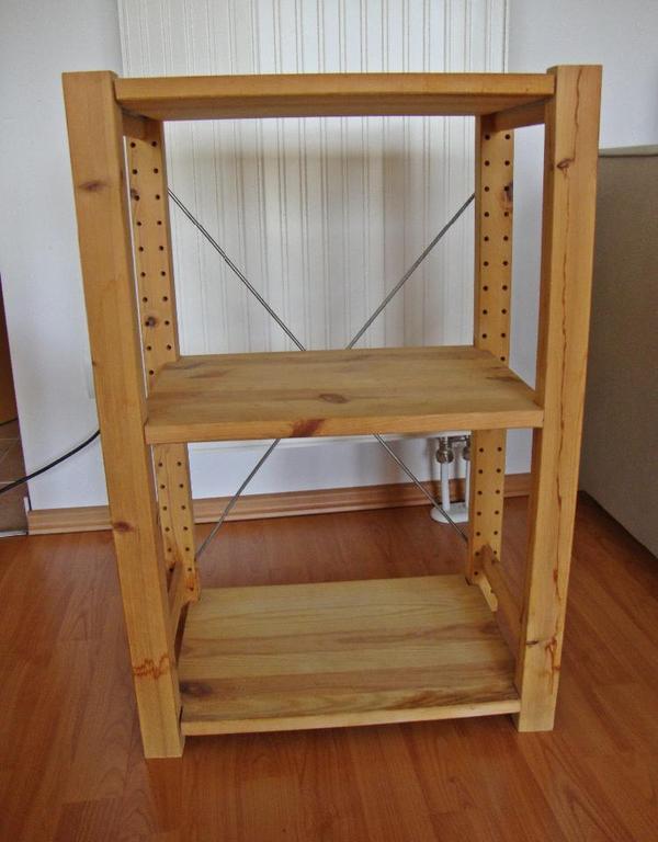 close-up kleine houten stelling ivar